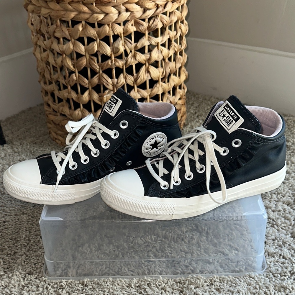 Converse Chuck Taylor Madison Sneaker - Picture 4 of 7